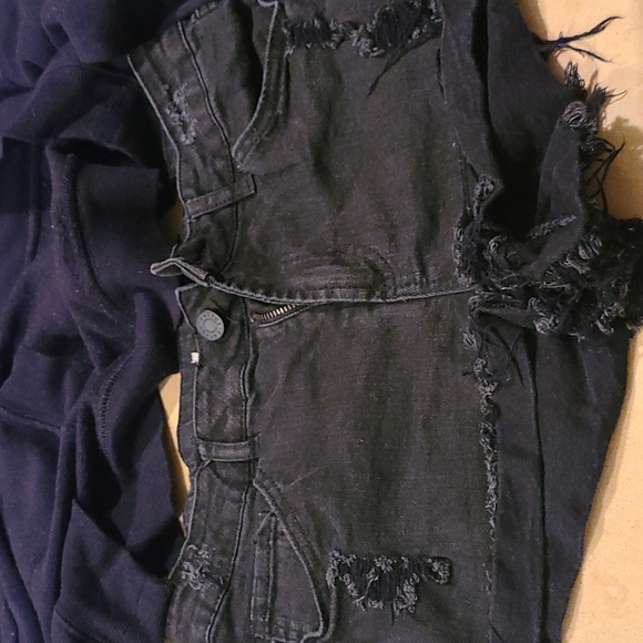 Lion king pullover and black denim shorts ♥ - Picture 5 of 8